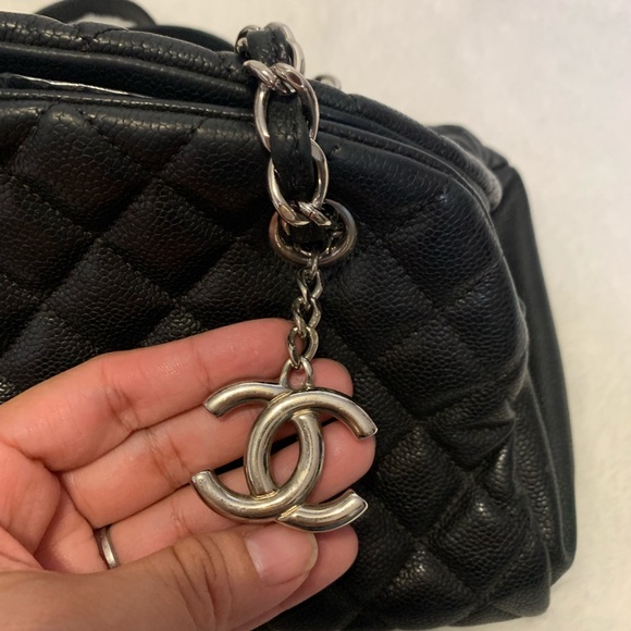 Authentic Chanel chain shoulder bag. - Picture 12 of 16